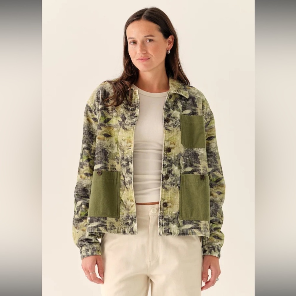 NWT Women's Leaf Camo Corduroy Artist Jacket